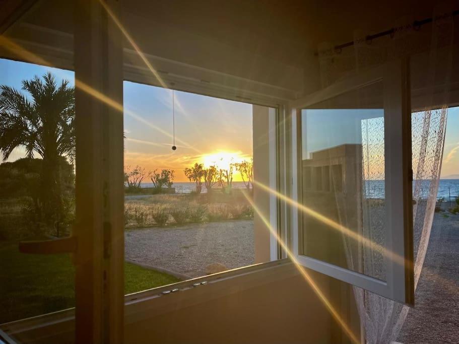 Lambou Beach Sunset Soroni エクステリア 写真
