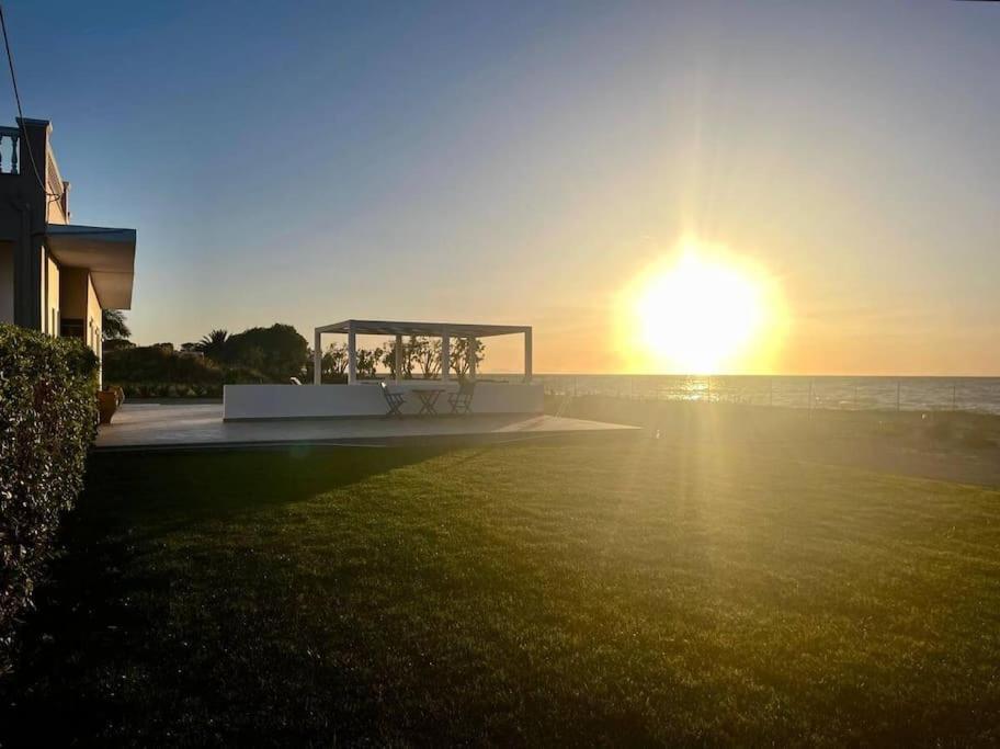 Lambou Beach Sunset Soroni エクステリア 写真