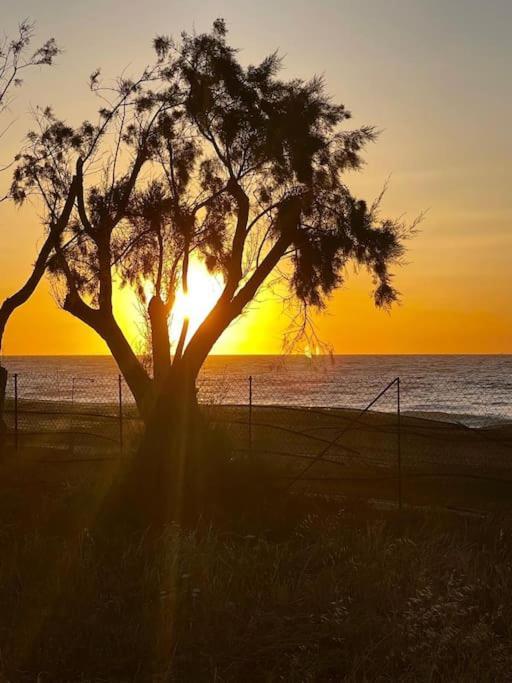 Lambou Beach Sunset Soroni エクステリア 写真