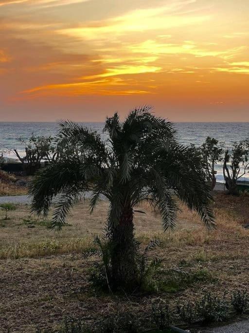 Lambou Beach Sunset Soroni エクステリア 写真