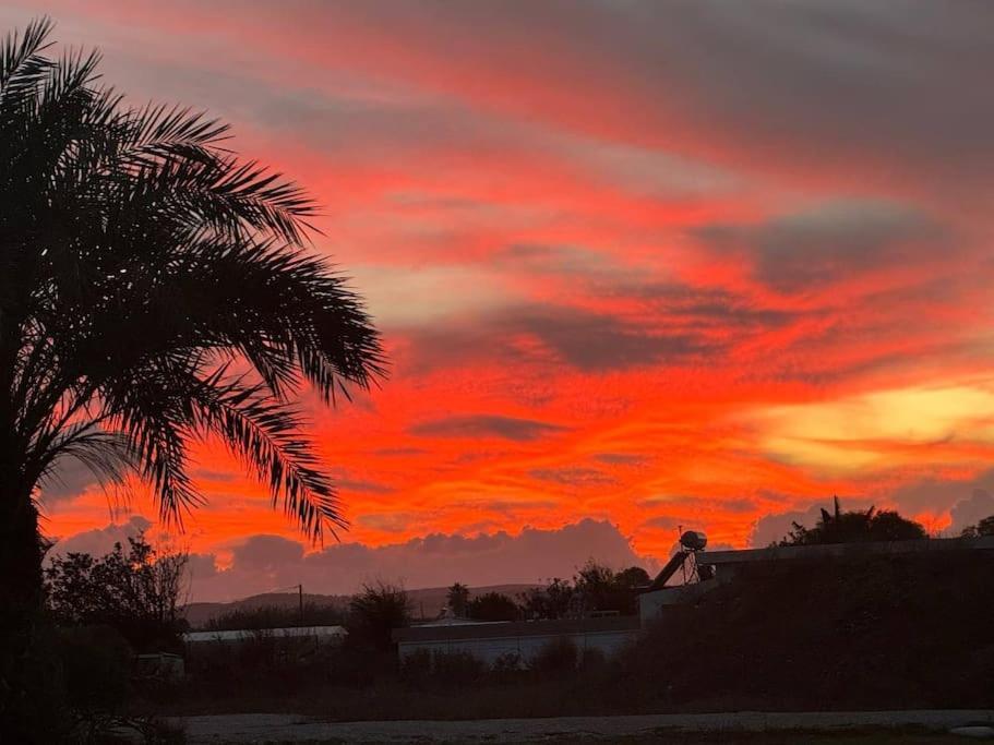 Lambou Beach Sunset Soroni エクステリア 写真