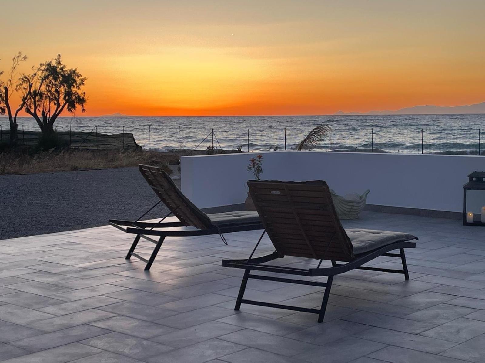 Lambou Beach Sunset Soroni エクステリア 写真
