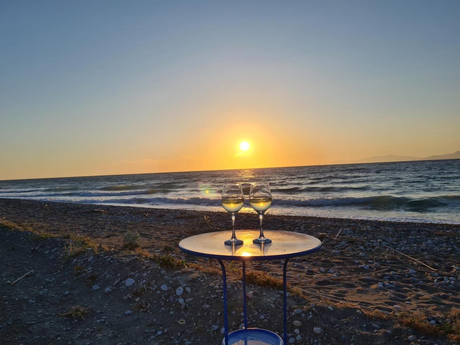 Lambou Beach Sunset Soroni エクステリア 写真